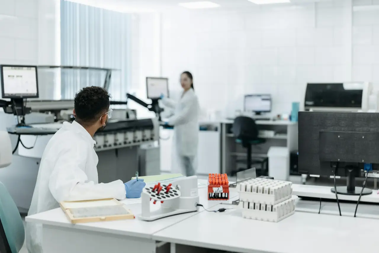 Edad biológica: qué miden realmente los tests y cuáles sirven en 2026
