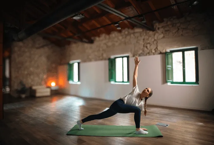 Clase de yoga al aire libre